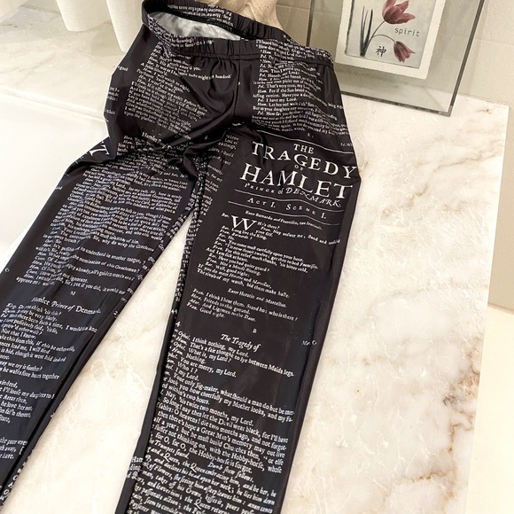 🎉HP🎉 Shakespeare themed leggings - Picture 2 of 3